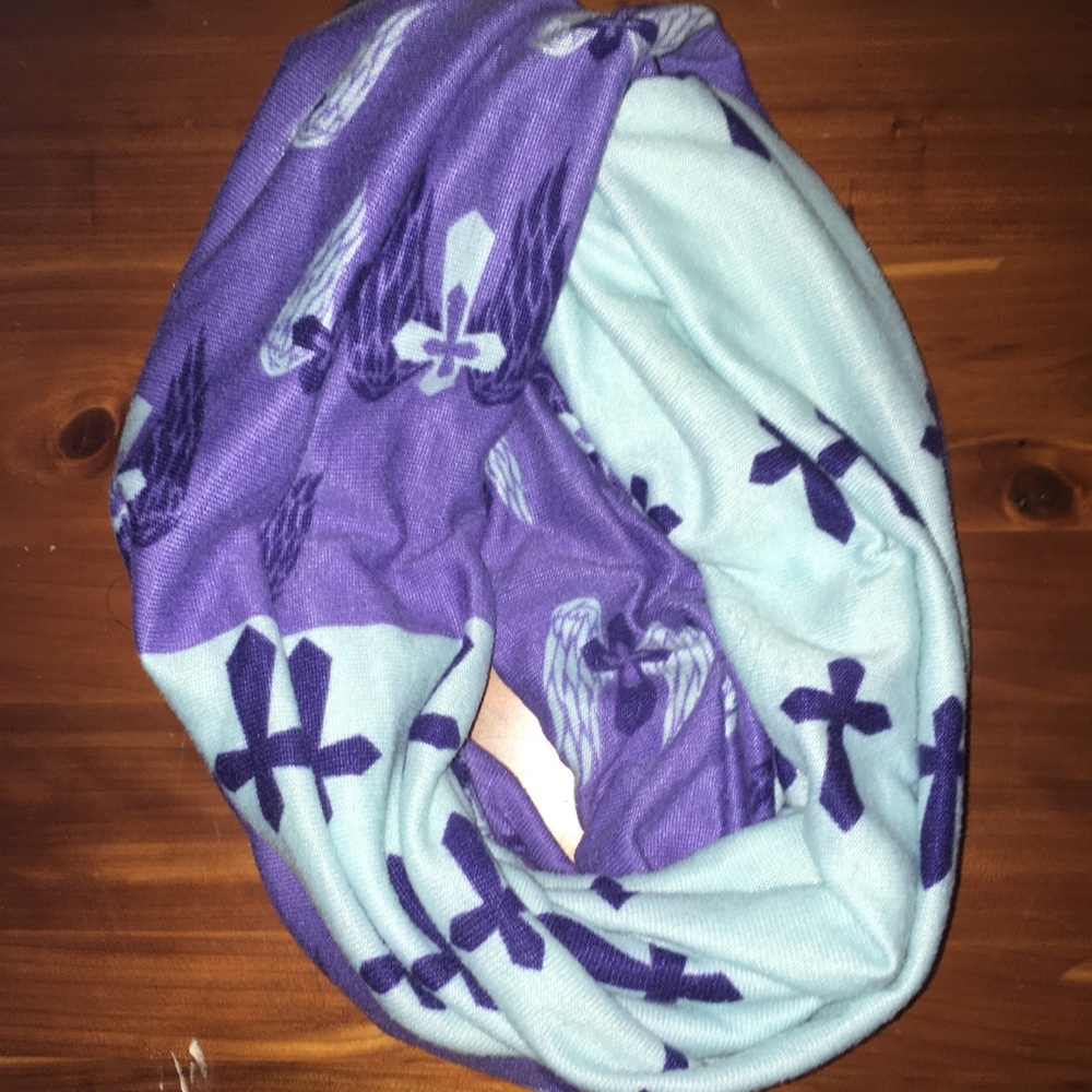 ✨SALE✨Cross Patterned Infinity Scarf